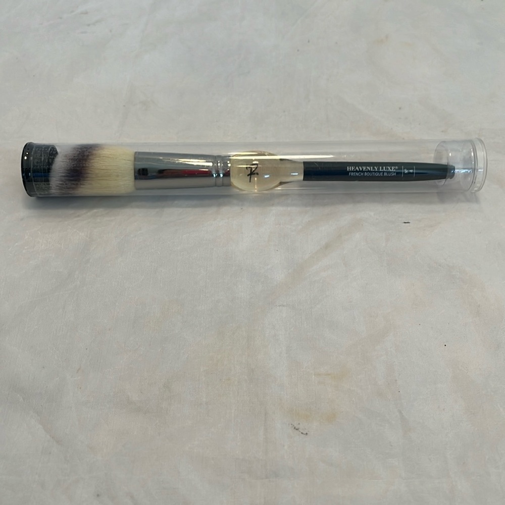 IT Cosmetics Heavenly Luxe French Boutique Blush Brush #4